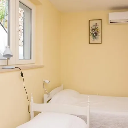 Ploce - Two Bedroom With Sea View - Iva Racica 12 Street *